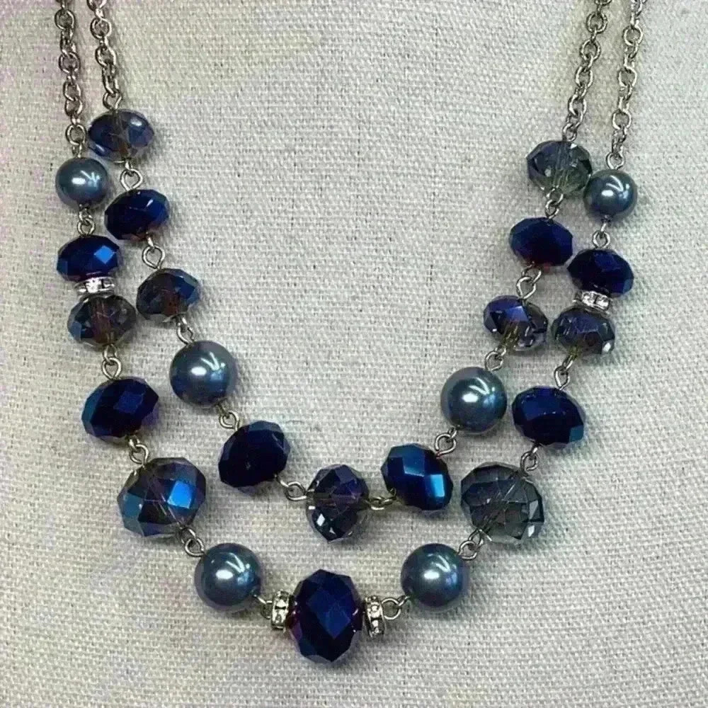 Blue Sparkling Faceted Beaded Necklace with Silver Chain Vintage - Picture 2 of 3
